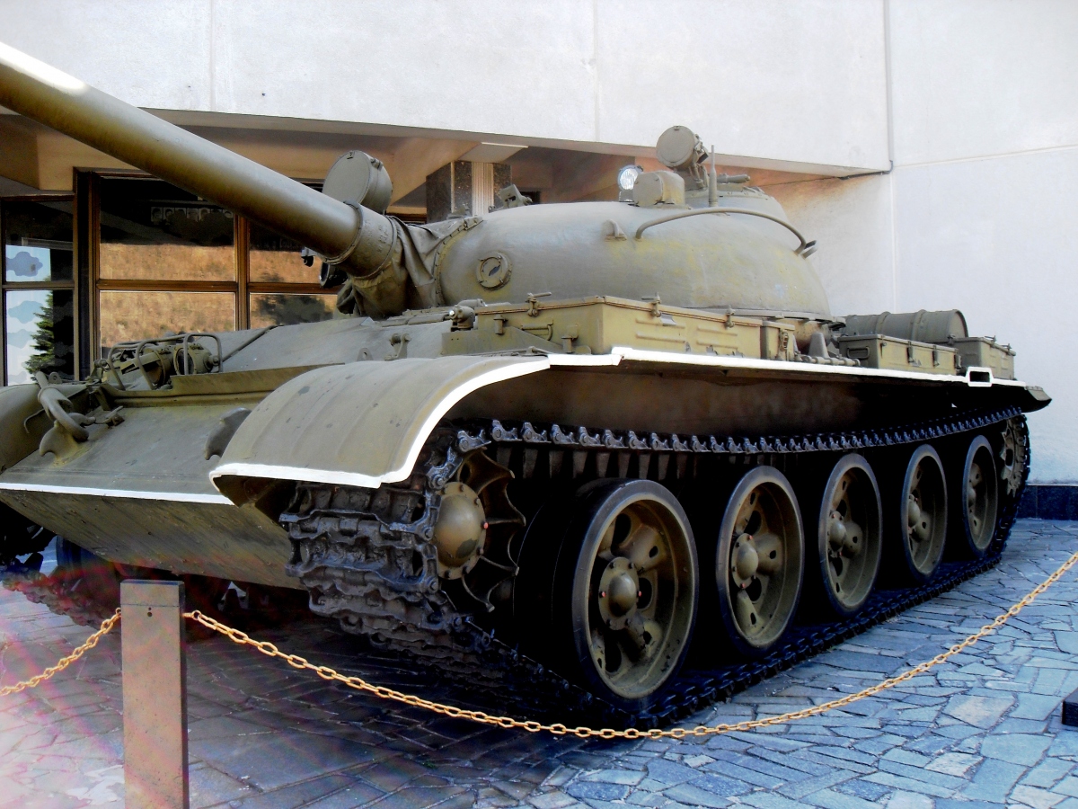Ukraine phải rời chiến trường thay vì tấn công Nga vì xe tăng quá cũ